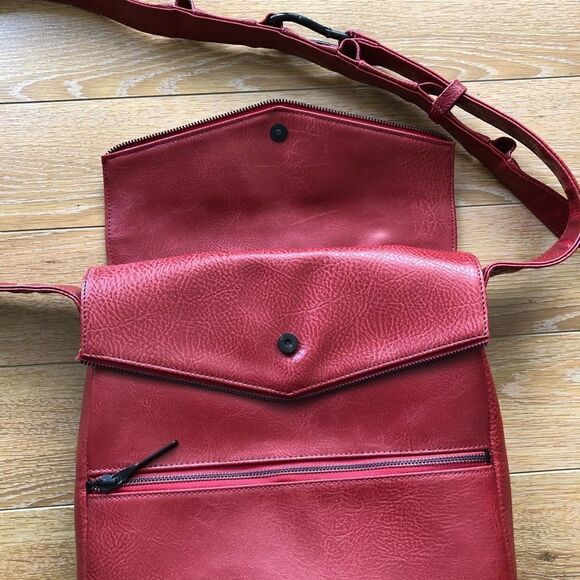 NWOT-MATT & Nat Red Pebble Crossbody Messenger - Picture 8 of 16